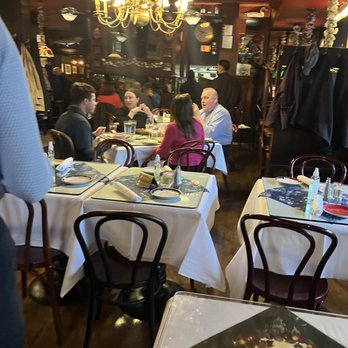 Martin's Tavern - Inside before the crowds - Breakfast & Brunch Near Me - Washington, DC, District of Columbia Martin's Tavern - Inside before the crowds - Breakfast & Brunch Near Me - Washington, DC, District of Columbia