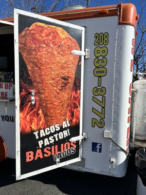 Basilios Tacos by null