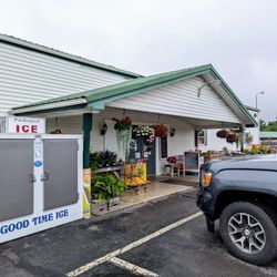 Green Ridge Country Market - Front outside entrance.