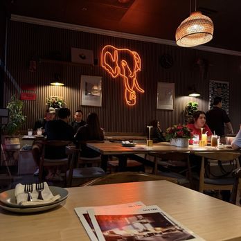 Sala Thai - Seating area - Thai Near Me - Phoenix, Arizona