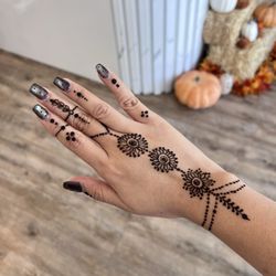 Twisted Eyebrow Threading Studio - Hand Henna