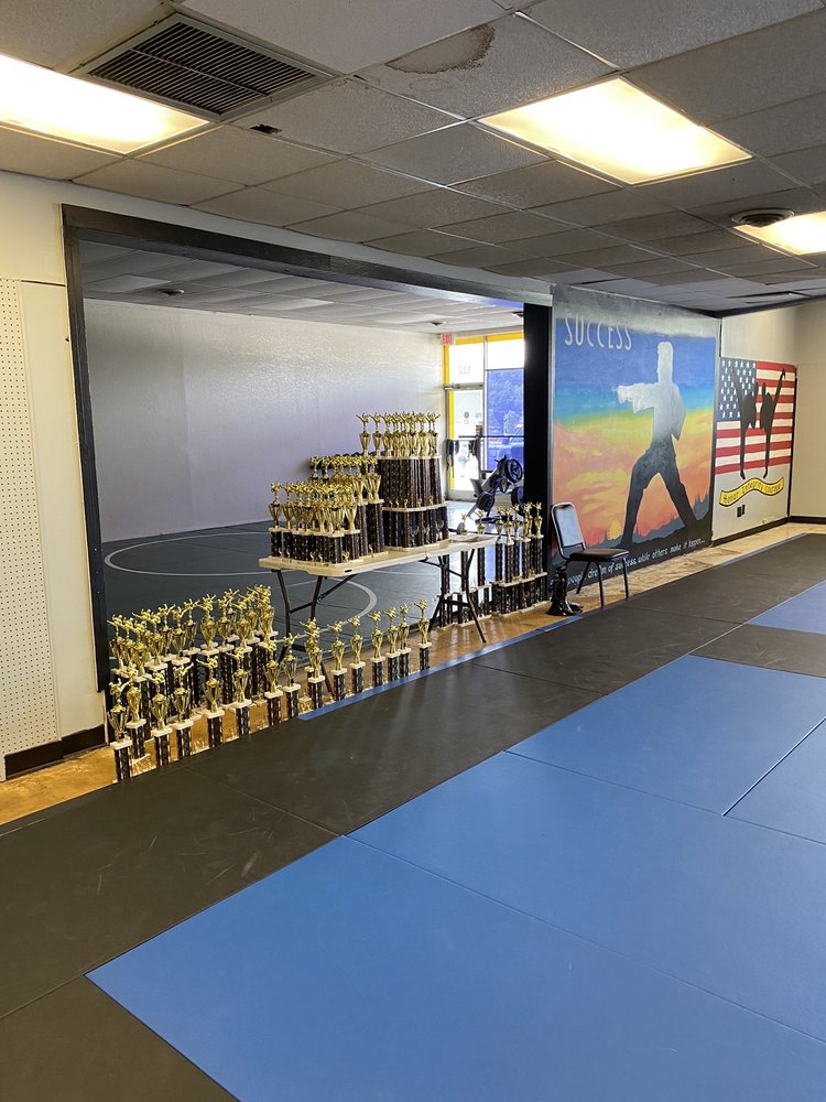 GLOVER’S MARTIAL ARTS ACADEMY 144 Henderson Crossing Plz