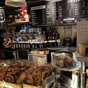 Heathrow Airport Terminal 5 - Coffee shop - Airport Terminals Near Me - Hounslow, XGL