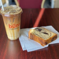 Büna Coffeehouse - Caramel macchiato and marble loaf cake