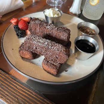 The Bellwether - Cocktail Bars Near Me - St. Louis, Missouri