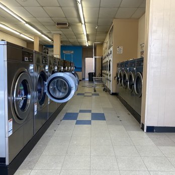 Launderland Coin Laundry - I was sitting on one of the two benches they have there for the customers - Laundromat Near Me - Victorville, California Launderland Coin Laundry - I was sitting on one of the two benches they have there for the customers - Laundromat Near Me - Victorville, California