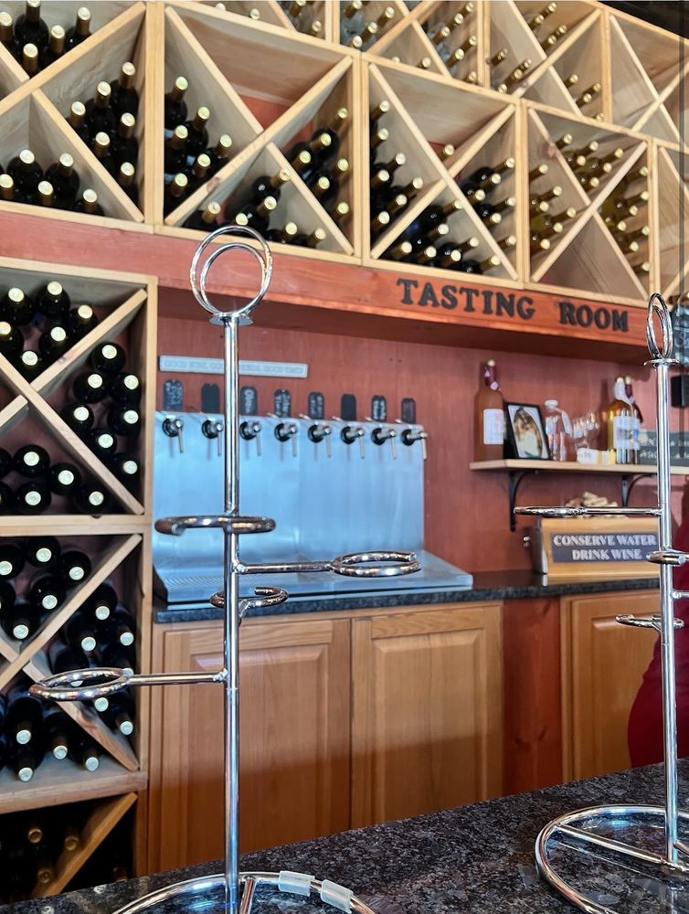 R Dee Winery - vineyard in Enfield, CT