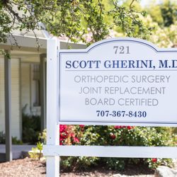 Dr Scott T Gherini, MD - Location Sign