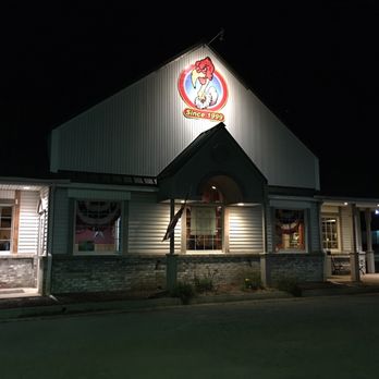 Buzz's BBQ & Steakhouse - This is the front of the restaurant. - Barbeque Near Me - Nevada, Missouri