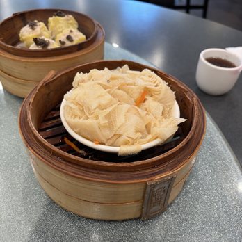 Chef Tony Dim Sum - Ox omasum in xo sauce front and back is shrimp and pork Shumai with black truffle - Dim Sum Near Me - Arcadia, California Chef Tony Dim Sum - Ox omasum in xo sauce front and back is shrimp and pork Shumai with black truffle - Dim Sum Near Me - Arcadia, California