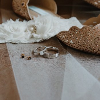 Golden String - Jewelry Near Me - Los Angeles, California Golden String - Jewelry Near Me - Los Angeles, California