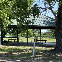 Eagle Lake - Covered picnic area