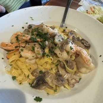 Raffi's Locale - Fettuccine Gamberi - Italian Near Me - Chicago, Illinois