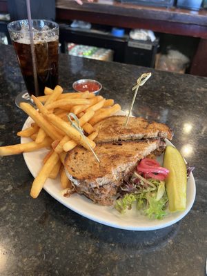 Peter's Bar and Grill by null