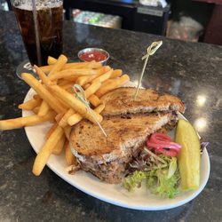 Peter's Bar and Grill - The Cully Melt with French Fries