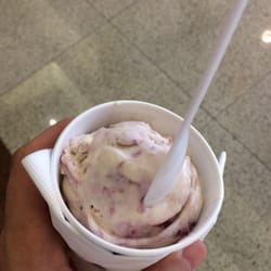 Ben & Jerry's - Sabor SOS - framboesa, marshmellow, chocolate branco e muito mais!