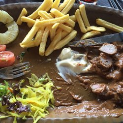 Het Oude Tolhuys - De zogenaamde varkenshaas... Leek wel rest vlees. Frites uit oud vet en onderbakken. Salade niet lekker en de atjar uit een emmer.