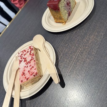 Lagkagehuset - Raspberry and rose poppy seed - Bakeries Near Me - Copenhagen, 84