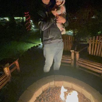 Weasku Inn Historic Resort - Fire pit for smores ! - Hotels Near Me - Grants Pass, Oregon