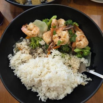 Siam Sushi - Shrimp in Garlic Sauce (Lunch Special) with white rice and mixed vegetables. - Thai Near Me - Troutdale, Oregon Siam Sushi - Shrimp in Garlic Sauce (Lunch Special) with white rice and mixed vegetables. - Thai Near Me - Troutdale, Oregon