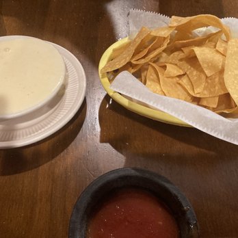 Los Compadres Mexican Grill - Queso cheese dip & chips - Mexican Near Me - Gretna, Louisiana Los Compadres Mexican Grill - Queso cheese dip & chips - Mexican Near Me - Gretna, Louisiana