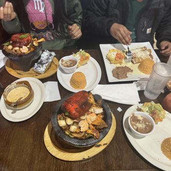 La Cocina De Mama - Molcajete Azteca - Mexican Near Me - Louisville, Kentucky La Cocina De Mama - Molcajete Azteca - Mexican Near Me - Louisville, Kentucky