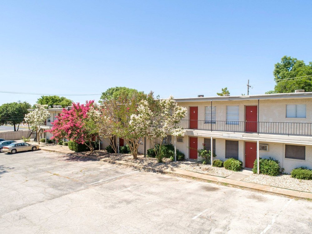 Lillian II Request Information Apartments 301 S Lillian St