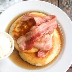 Kacys Licenced Restaurant, Cafe & Wine Bar - Pancakes and bacon