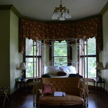 Brick House on Main - Bed & Breakfast Near Me - Gnadenhutten, Ohio