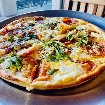 Big Kahuna's Pizza - White pizza with pepperoni - Pizza Near Me - Honolulu, Hawaii