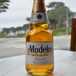 Seal Rock Inn Restaurant - Modelo Beer