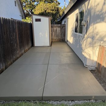Green Ivy Maintenance - Cement laid - Landscaping Near Me