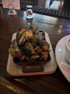 Horn's Hook Tavern by null