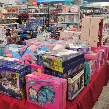 Ross Dress for Less - Toys set up to look at easily - Women's Clothing Near Me - Kihei, Hawaii Ross Dress for Less - Toys set up to look at easily - Women's Clothing Near Me - Kihei, Hawaii