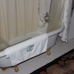 Bradford House Bed & Breakfast - Claw foot tub with Shower located on our 2nd Floor. This is a shared bathroom for the Blue, Red, and Pink Rooms.