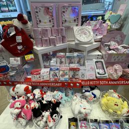 SANRIO VIVITIX HARAJUKU店 - Updated May 2026 - 49 Photos - 神宮前