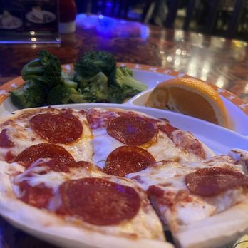 Rainforest Cafe - Castaway Kids Pizza - American Near Me - Auburn Hills, Michigan Rainforest Cafe - Castaway Kids Pizza - American Near Me - Auburn Hills, Michigan