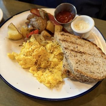 White Dog Cafe - University City - Scrambled eggs - Bars Near Me - Philadelphia, Pennsylvania