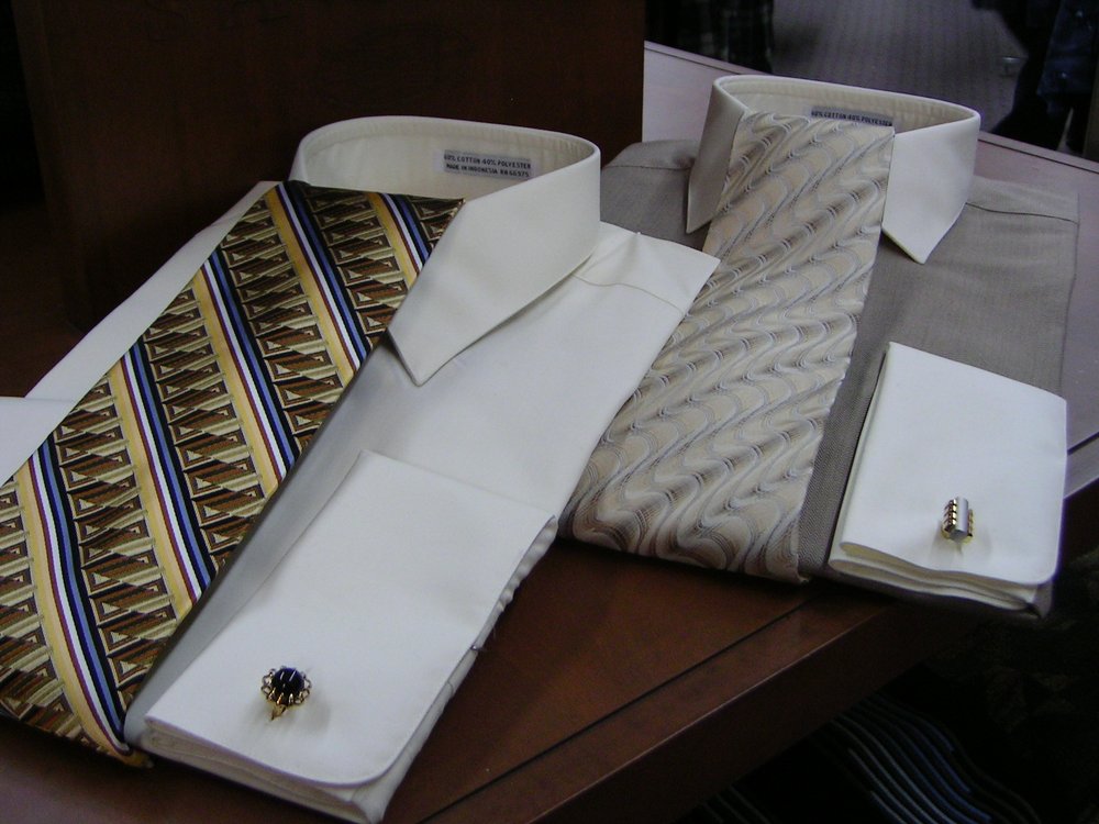 J ROBERT’S MENSWEAR 17 S Wisconsin St, Elkhorn, Wisconsin Men's