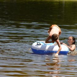Riverdale farm Camp Site - Learning to dive, family fun.