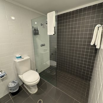 Rydges Sydney Central - Shower - Hotels Near Me - Surry Hills, NSW Rydges Sydney Central - Shower - Hotels Near Me - Surry Hills, NSW