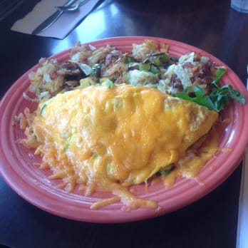 Jongewaard's Bake n Broil - Seasoned hash wasn't so great but the omelette was! - American Near Me - Long Beach, California