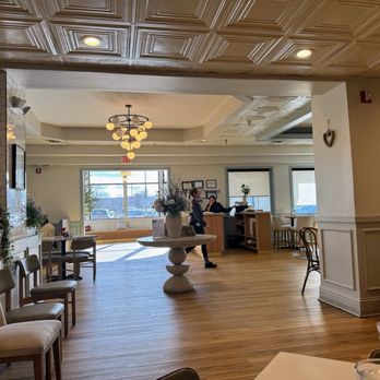 Lake St Cafe - Addison - Our view of the entryway from our table - Breakfast & Brunch Near Me - Addison, Illinois