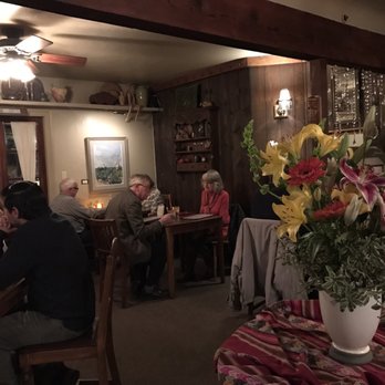 Robins Restaurant - Beautiful ambiance - New American Near Me - Cambria, California Robins Restaurant - Beautiful ambiance - New American Near Me - Cambria, California