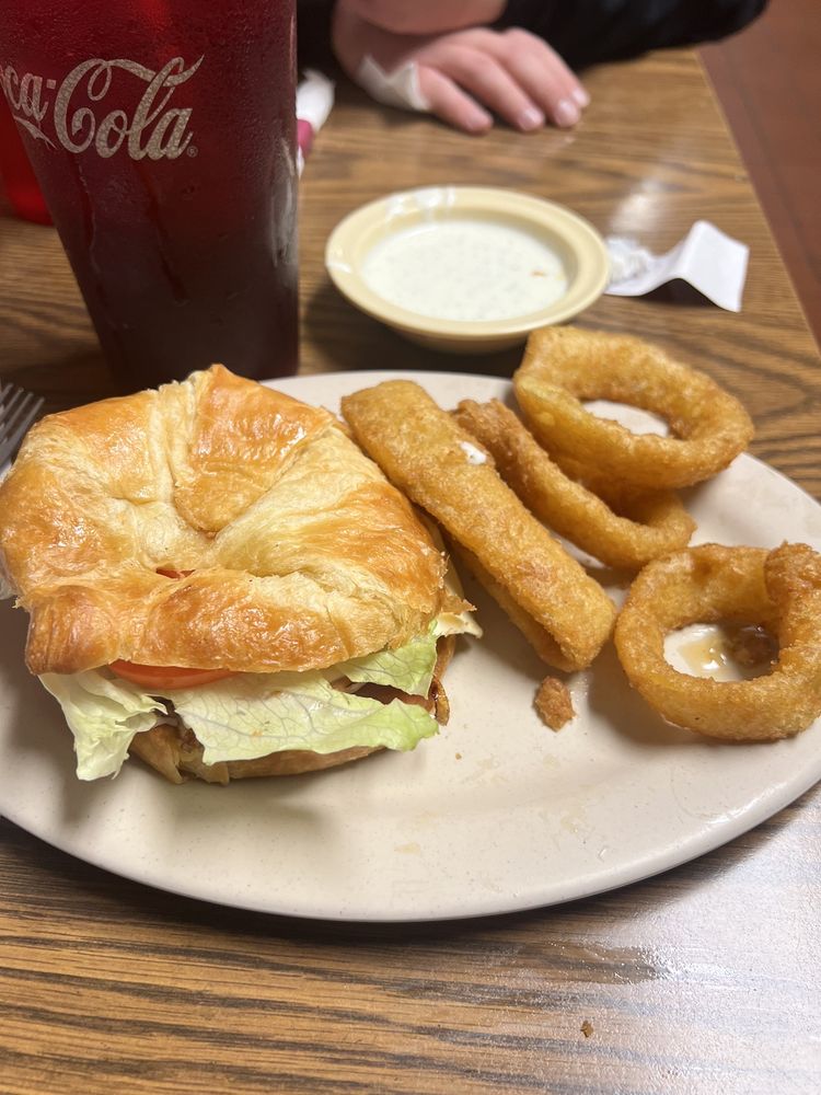 CADIZ FAMILY RESTAURANT Updated November 2024 14 Photos & 25