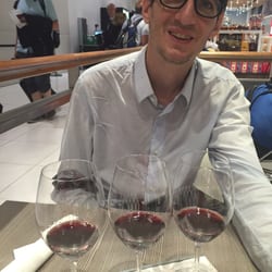 Vino Volo - The World Traveler flight featuring a Spanish, a Portuguese, and a Italian red. The first two were awesome!