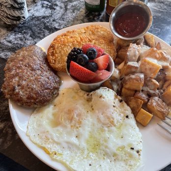 Famille - Greasy eggs and crunchy potatoes - New American Near Me - Westminster, Colorado
