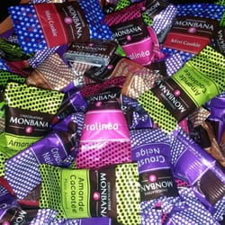 Monbana - Une ribambelle de chocolats Monbana!
