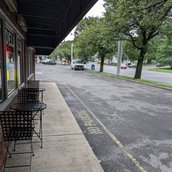 Mish Mosh - Tiny outdoor seating area