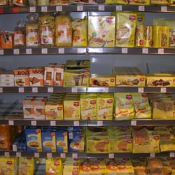 dm-drogerie markt - Gluten-free shelves